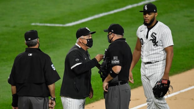 Ricky Renteria Dan Bellino Jimmy Cordero after ejection v Cubs 7I 2020-09-25 (Quinn Harris) USATSI_14983126